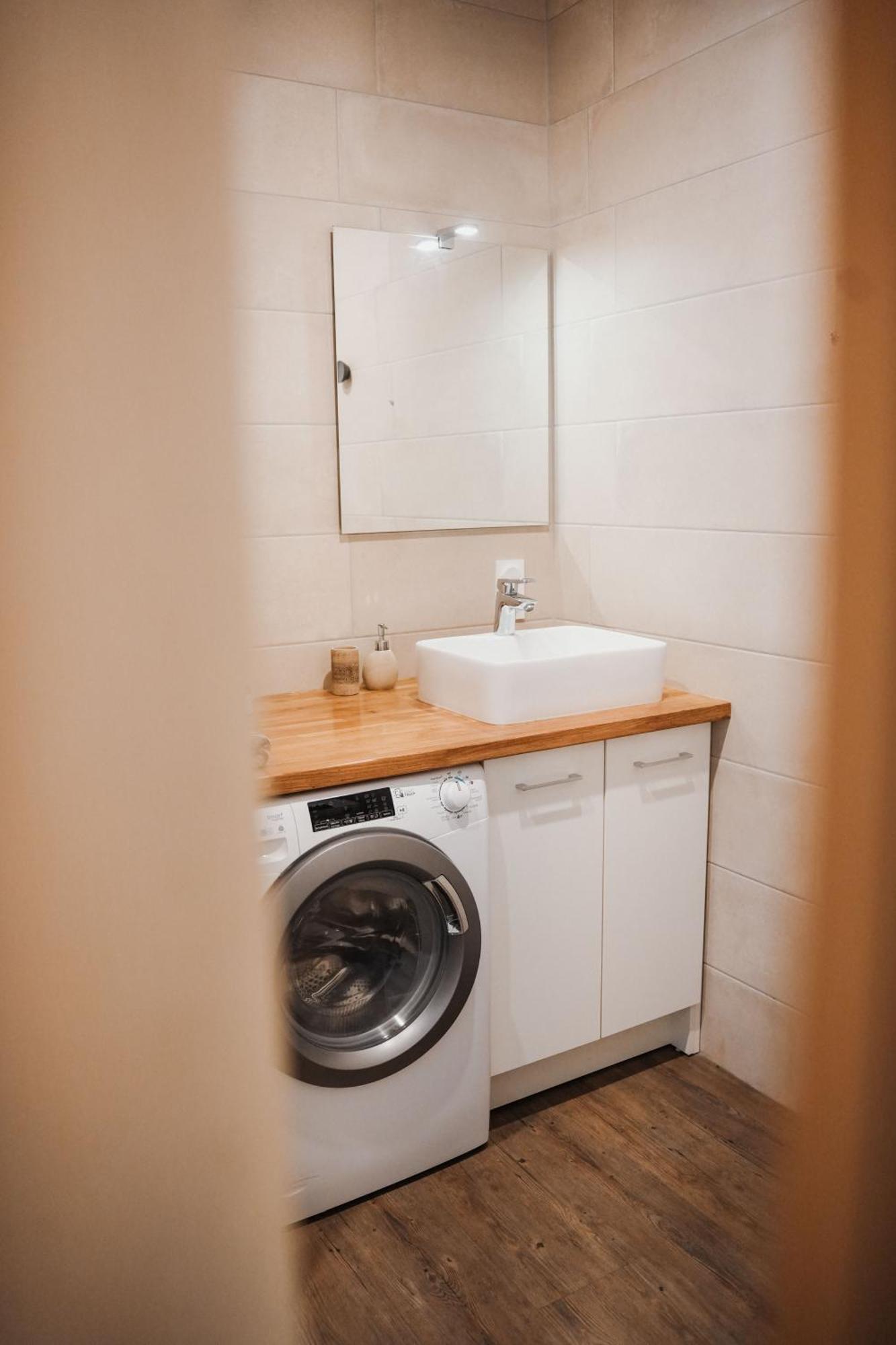 -les Petits Ga!llards- 3 A Themes Apartment