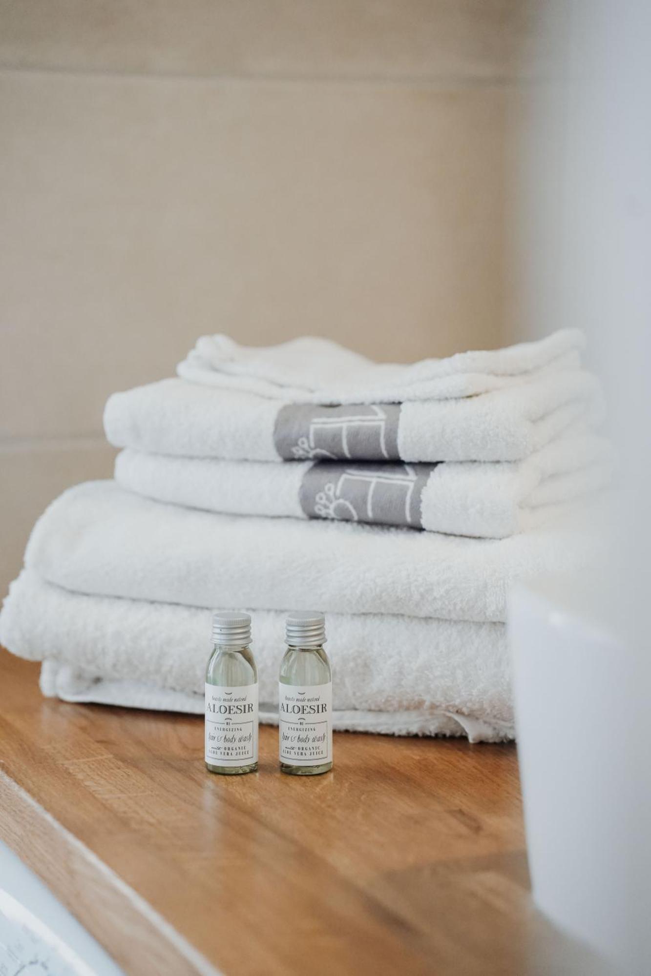 -les Petits Ga!llards- 3 A Themes Apartment